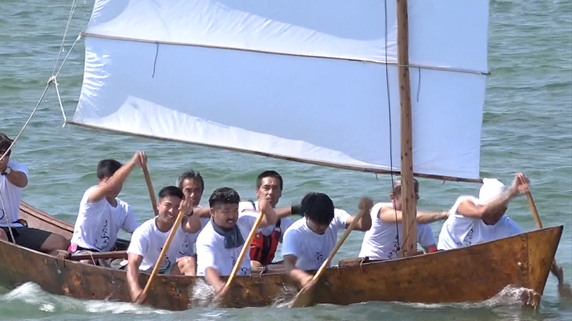 石垣島で帆掛けサバニレース 13艇が12キロの海路に挑戦